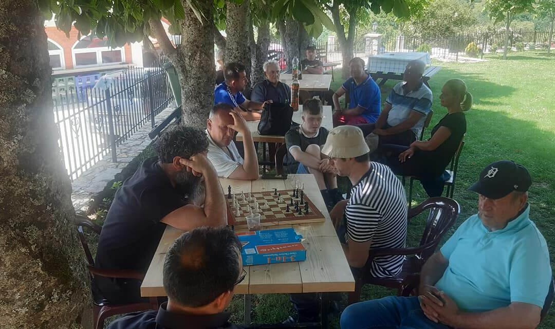 Прошетка во селото Завој