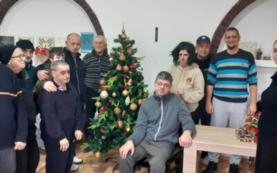 Украсување на Новогодишната Елка